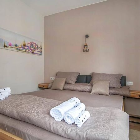 Elegant & Stylish 2 Bedroom Top Central Apartment Sofia Exterior photo